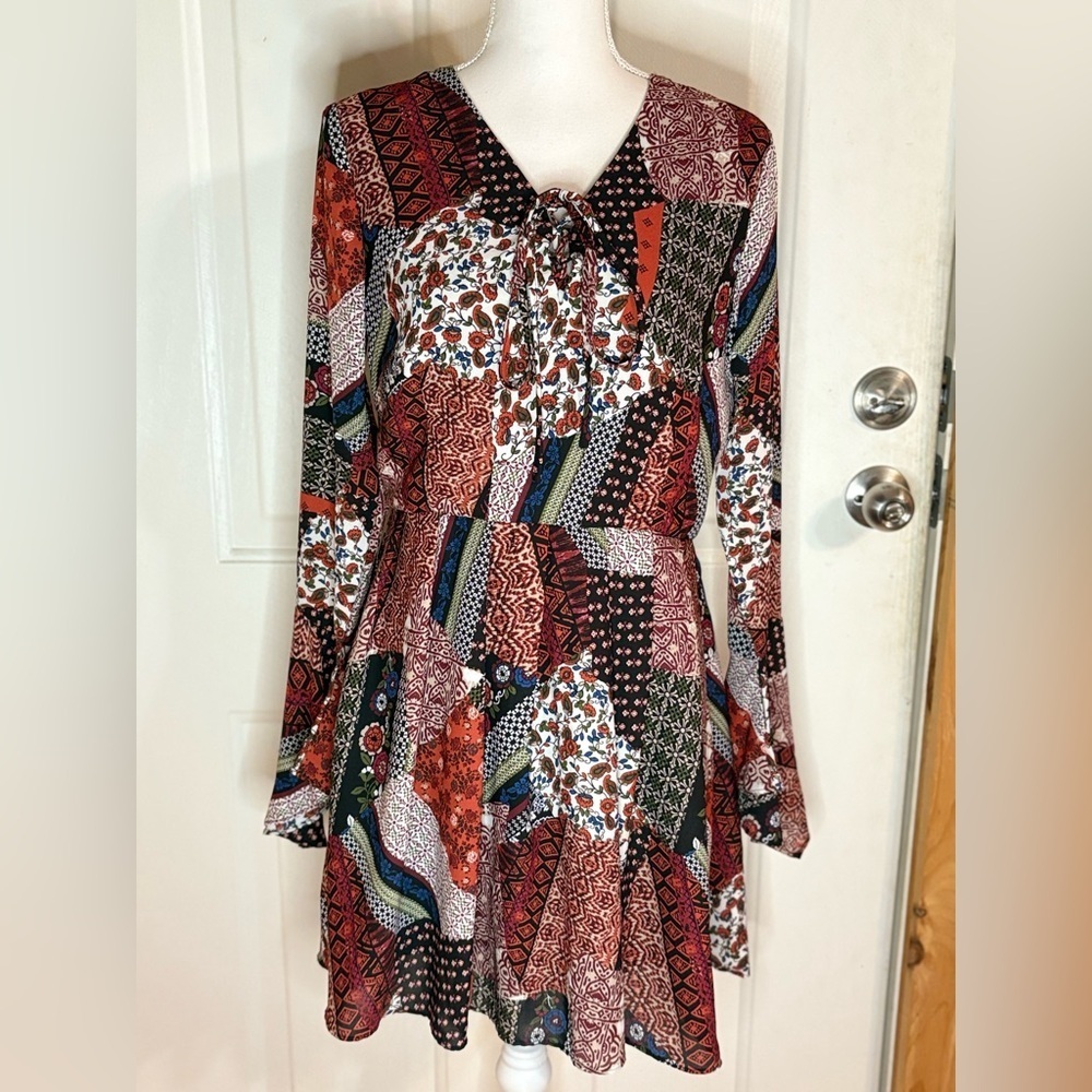 Romeo + Juliet Couture Bell Sleeve Pleated Lace Up Front Dress Size Med Rust